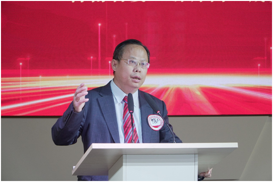 海南政法職業(yè)學(xué)院副院長、海南省委“講師團(tuán)”成員、教授、博士生導(dǎo)師朱錦茂。符敦孝攝
